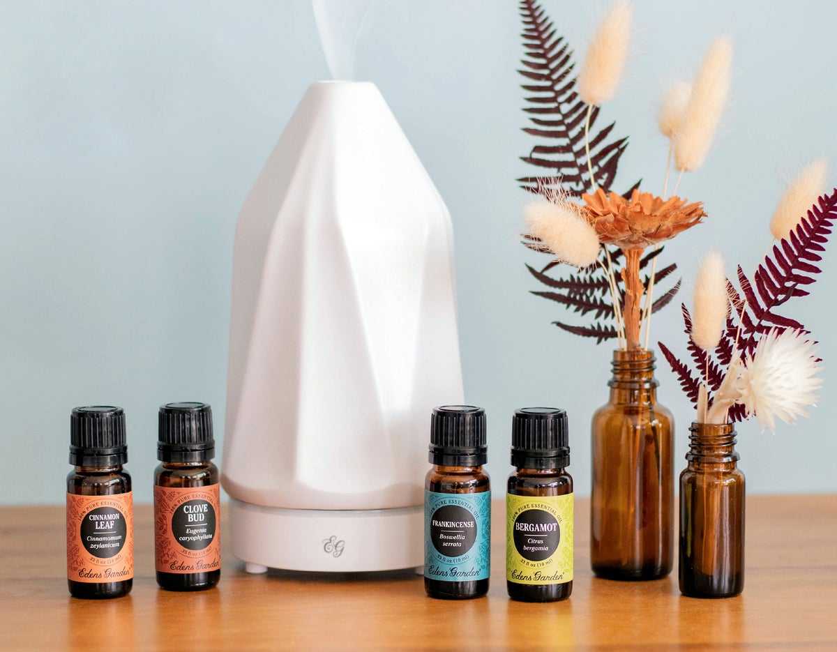 Essential Oils & Diffuser Recipes To Help Clean The Air